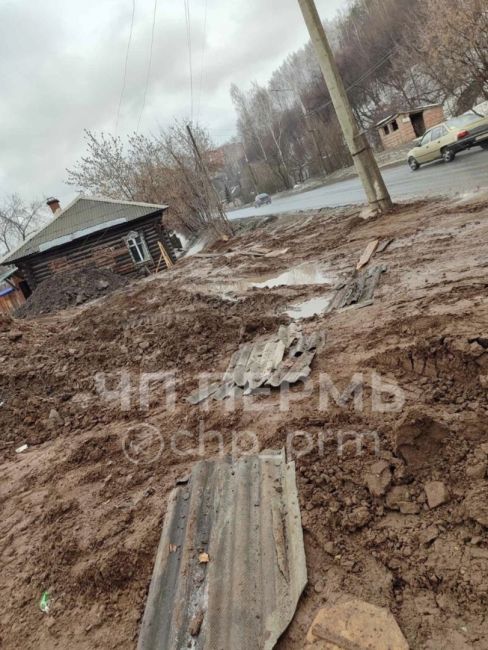 Жители улицы Соликамской заблокированы грязью и строительным мусором, собственником земельного участка по..