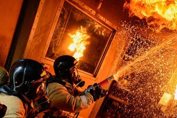 В Самаре на пожаре пострадала девушка 

Две квартиры горели в девятиэтажке на улице Стара-Загора утром 15..