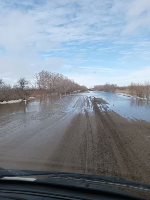 В Новосибирской области затопило дороги. Перелив воды через проезжую часть зафиксировали в Тогучинском,..