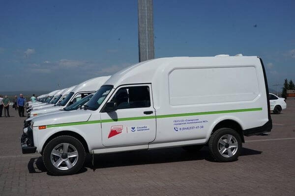 Больницы и поликлиники Самарской области получили новые машины неотложной помощи 

Ключи от 57 автомобилей 23..