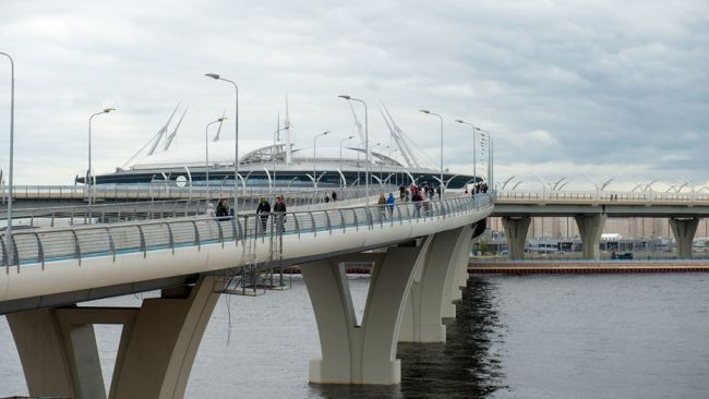 Голая петербурженка открыла купальный сезон прыжком с моста от полиции

В Петербурге 28 апреля заметили..