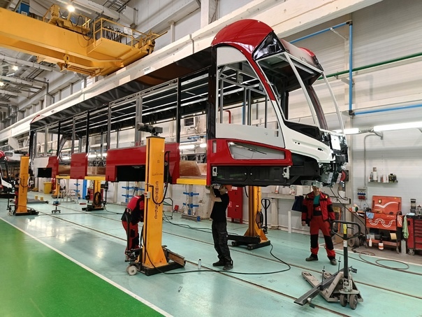 ‼️На «Тверском механическом заводе электротранспорта» сейчас занимаются сборкой новой партии трамваев..