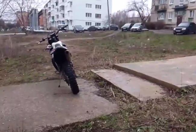 В Лысьве во дворе дома погиб мотоциклист

Мужчина 1989 года рождения не справился с управлением и опрокинулся..