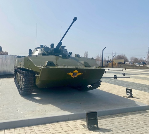 Боевые машины начали заселять парк Патриотов в Борисоглебске. Сегодня, 2 апреля, здесь установили..