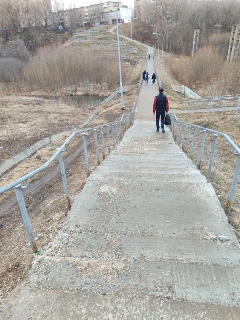 Переход в м-р Юбилейный в Загарье. Весь разбитый, пишут..