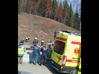 От подписчиков 

Ещё видео с места серьезного ДТП на Восточном обходе. Что с водителем, пока не известно..