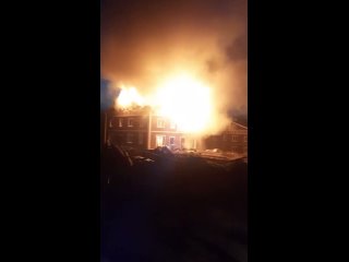 В деревне Студенец Кстовского района из-за грозы ночью загорелся дом.

..