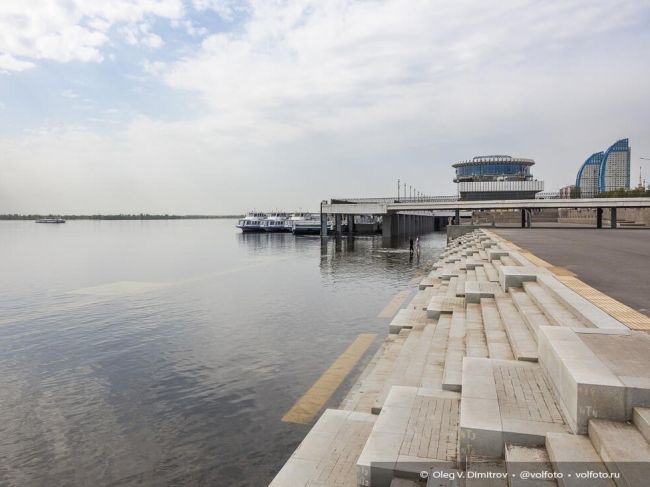 В Волгограде Центральная набережная постепенно уходит под воду 💦💦💦

🌊 Это связано с тем, что на Волжской..