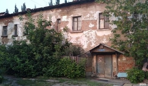 В самом центре Омска снесут дом, который может рухнуть сам

Дом на улице Степной, который обещали снести..