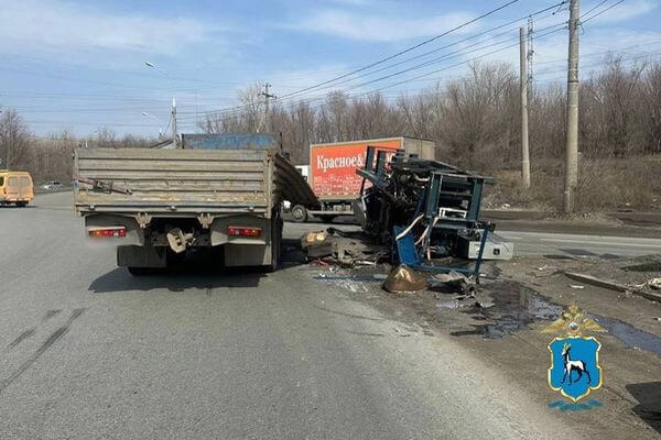 В Самаре на Южном шоссе с КАМАЗа упал груз 

В ДТП, которое произошло 8 апреля 2024 года, никто не пострадал. 
 
Как..