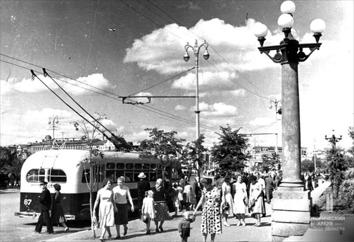 Ретроспектива. Омск. 1962 год. Остановка троллейбуса "Площадь..