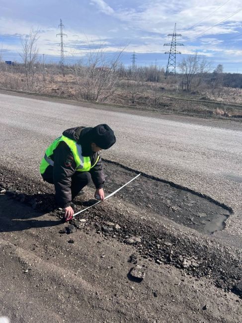 В Самарской области сотрудники ГИБДД начали фиксировать дорожные ямы и выбоины 

Должностных лиц дорожных..