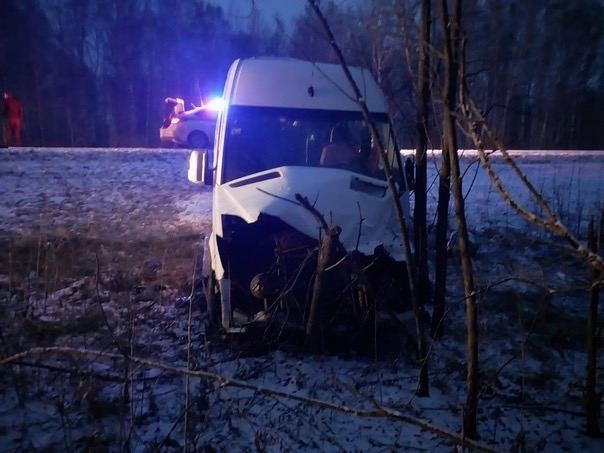 В Новосибирской области в ДТП с маршруткой и грузовиком пострадали девять человек

В ДТП с маршруткой и..