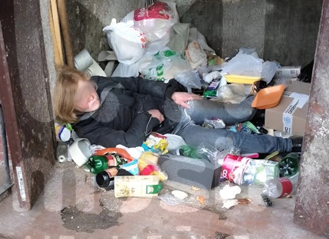 😳 Мужик выкинул свою девушку в мусоропровод. Жители дома в Ленобласти обнаружили женщину в мусоросборной..