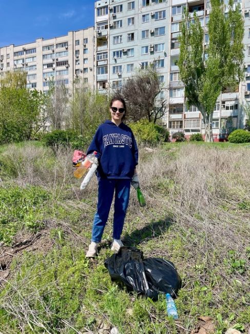 Жители Спартановки не стали сидеть дома в свой выходной и вышли на субботник, чтобы навести чистоту в одном..