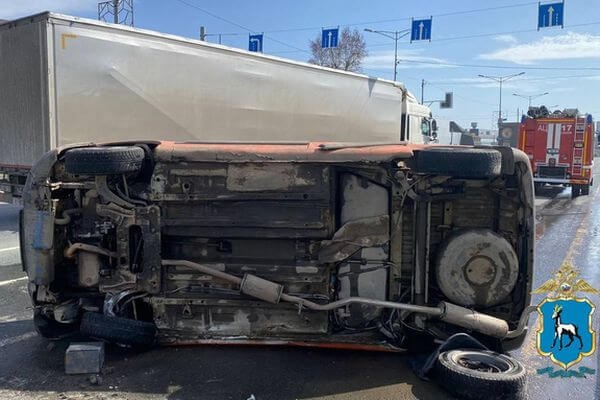 В Самаре «Пежо» ударился о «Гранту», и опрокинулся 

Авария произошла днем 18 апреля 2024 года на Московском..