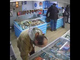 Операция достойная друзей Оушена.

Трое мужчин в Балашихе украли замороженного краба на местном рынке: двое..