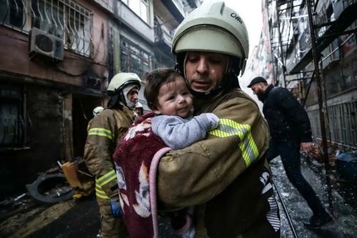 Сегодня в России отмечает свой профессиональный праздник одна из важнейших служб страны - пожарная охрана. 
..