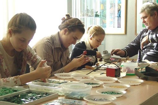 В Краснодаре впервые откроется школа мозаики

 — Это потрясающий вид искусства. В Краснодаре более 50..