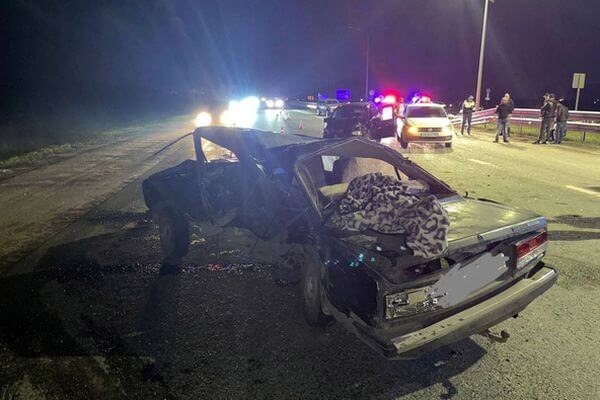 Двое взрослых и четверо детей пострадали в столкновении трех автомобилей в Самарской области 

Авария..