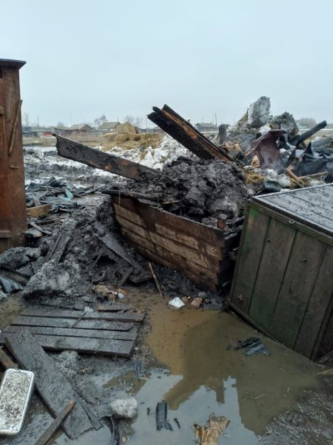 В Любинском районе п. Большаковский произошёл пожар по халатности соседий, загорелась проводка из-за..