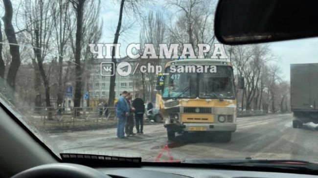 В Самаре произошло серьезное ДТП с автобусом № 417 

Разбираемся в деталях аварии в Зубчаниновке

Очевидцы..