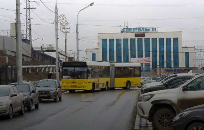 В Перми автобусы-гармошки хотят запустить на 6 маршрутах, но в 2025 году 

Это те маршруты, где при малом..