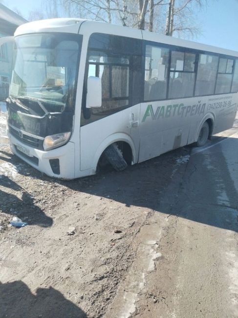 Жители Березников жалуются на автобусы: «один попал в ДТП, у другого колеса..