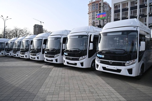В Краснодаре появились 37 новых  вместительных автобусов.  Они, сами собой, оборудованы кондиционерами, а..