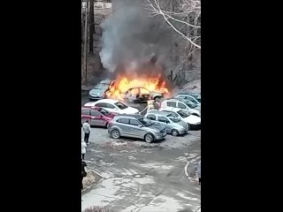 В Снежинске на одной из парковок города сгорел автомобиль

Пламя успело перекинуться и на рядом стоящую..