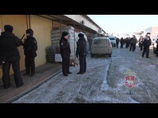 В Перми сотрудники полиции провели рейд на территории оптового рынка в Дзержинском районе: стражи..