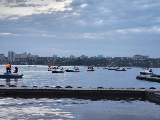 На водохранилище вчера нужно было ставить светофор)) 

📷Михаил..