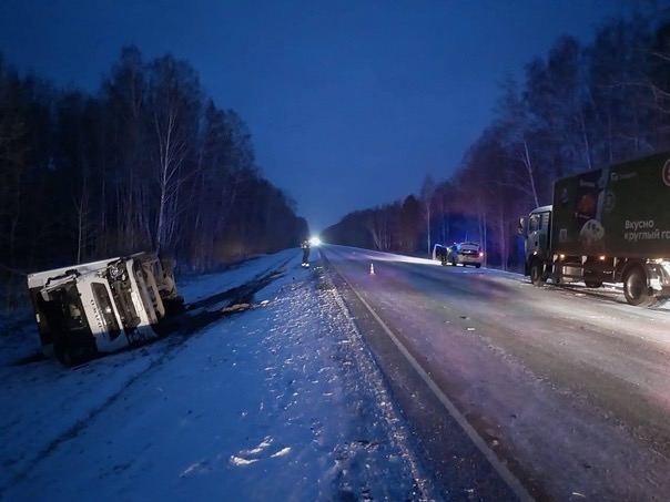 В Новосибирской области в ДТП с маршруткой и грузовиком пострадали девять человек

В ДТП с маршруткой и..