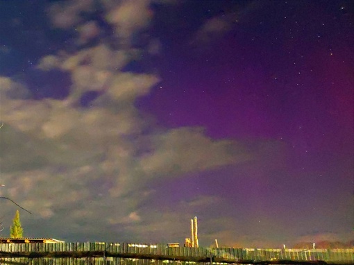 В небе над Челябинской область появилось Северное сияние ✨ 

Фото: Ридаль..