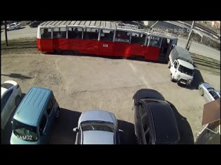 Трамвай на полном ходу протаранил «УАЗ» на Октябрьской, 153
#дтп..