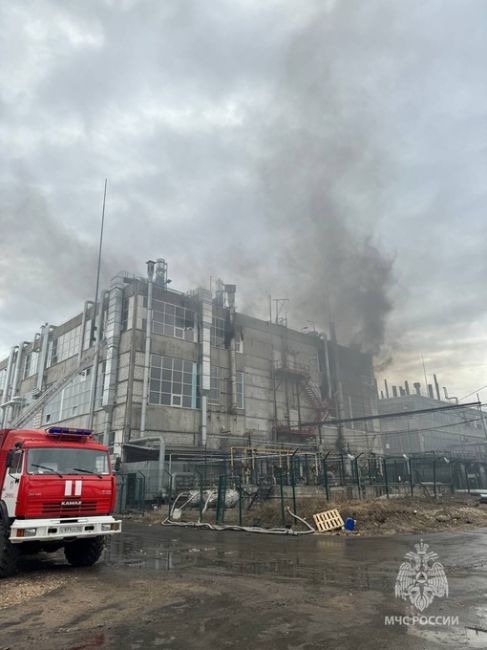 Пожар на Игумновском шоссе в Дзержинске локализован на площади в 400 «квадратов», из здания эвакуировано 125..