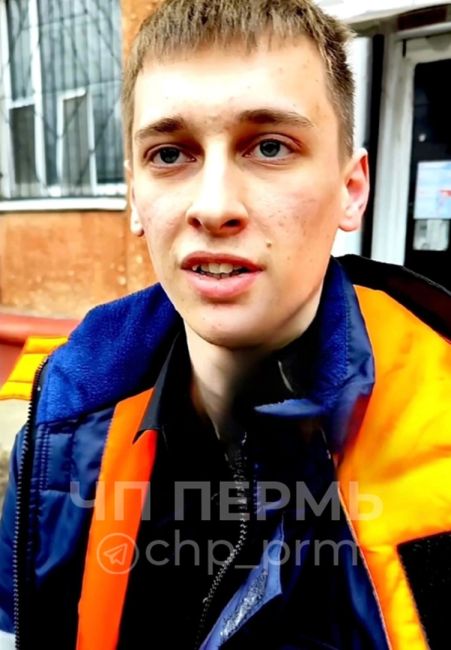 Молодой человек, ухмыляясь, с 14 до 15 часов 9 апреля 2024 года по ул. Кировоградской, 73а (Закамск) настойчиво..