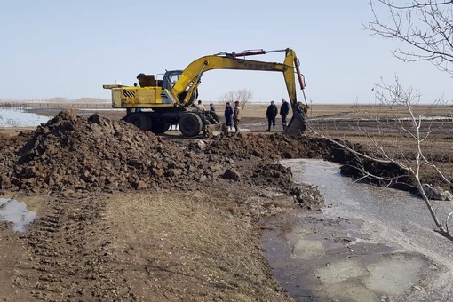 Вода топит еще одно село на юге Омской области

Ситуация с подтоплением в Русско-Полянском районе продолжает..