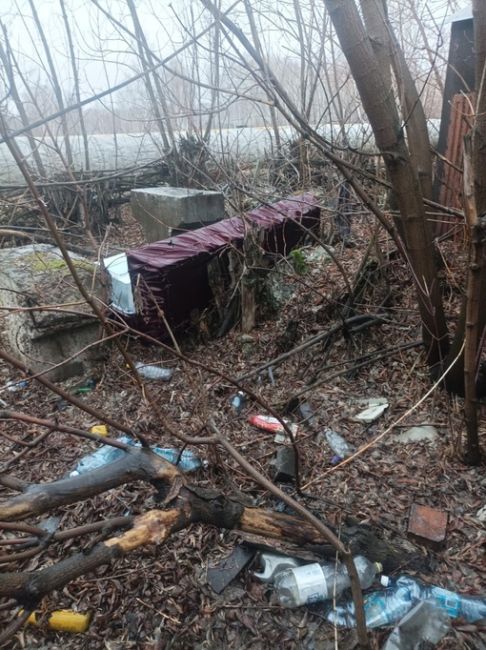 За гаражами в Омске нашли цинковые гробы

«18 военный городок, лежат «ЯЩИКИ» за гаражами. Сообщали в полицию,..