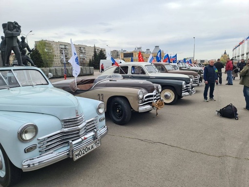 💙Выставка ретро автомобилей на площади Ленина, посвященная 79-й годовщине..