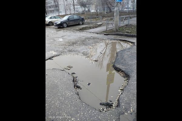 Ямы на улице Ташкентской в Самаре обещали заделать до конца июня 

На состояние дороги пожаловались жители в..