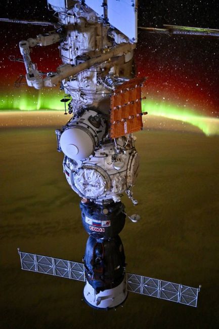 Донской космонавт Николай Чуб снял Полярное сияние из космоса и поделился этими великолепными фотографиями..