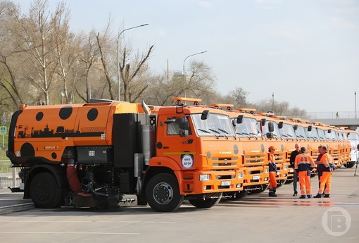 В Волгограде уборкой улиц занялись 12 новых дорожных «пылесосов» 🚚🚚

В Волгоград прибыла новая партия..