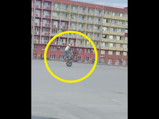 Вот такой трюкач-ловкач на мотоцикле был замечен в Волгограде 👏😍

Прикольно?..