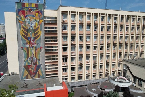 Мозаику на здании НЭСК в среде художников часто называют просто «Модулор». Модулор — система..