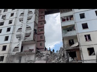 ⚡́Подъезд многоэтажки в Белгороде обрушился в результате прямого попадания управляемого снаряда ВСУ...