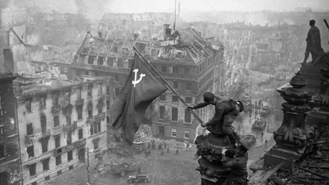 2 мая 1945 года советские войска полностью овладели Берлином. Помним и..