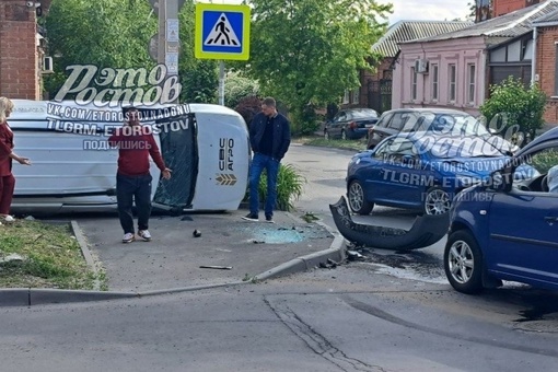 ⚠️ДТП с переворотом на 36 линии/Рябышева. Машина улетела на тротуар и в стену частного дома. Обошлось..