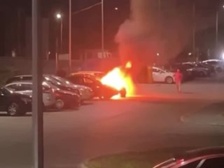 🗣️ На Бору сегодня ночью сгорел автомобиль Toyota Camry. Еще соседние "Киа Пиканто" и "Хёндэ Солярис" серьезно..