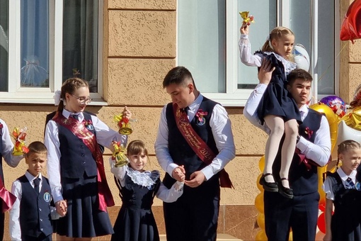 В Ростове сегодня проходят «последние звонки» 🙌

Со школой прощаются 12 тысяч девятиклассников и более пяти..